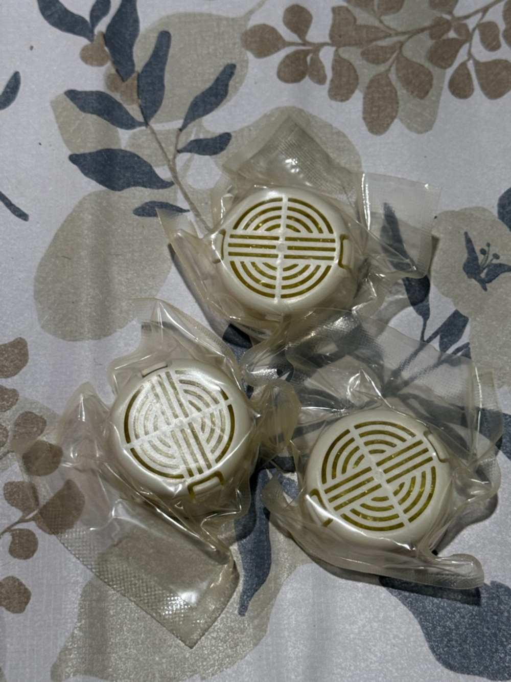 Yankee Candle Vanilla Cupcake Pods - Cream & Gold - Picture 3 of 3